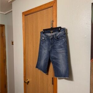 Lucky Brand "Sweet 'N Low" Size 8/29 Medium Wash Mid-Rise Bermuda Shorts - EUC